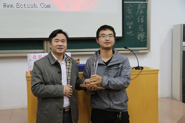 ������ѧԺ���е�29���˶���佱����